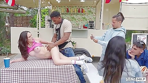 Sautilo balcony and ready for sexy body