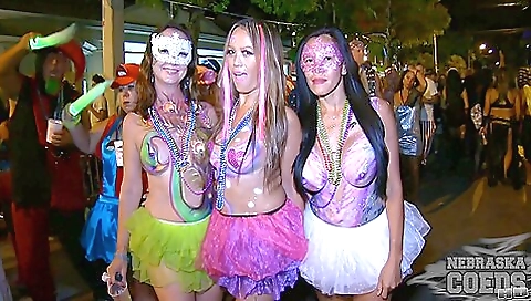 Hawtouker gets fucked by a dildo alpha devours