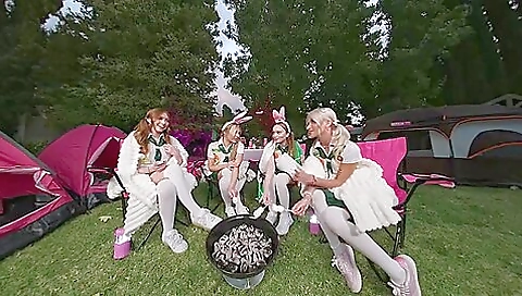 Big booty girl's ass is ready for a cum