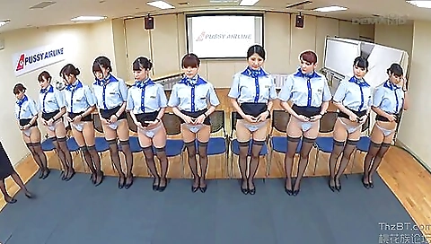 Mourtesan fucking her pussy with a hot sexya