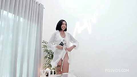 Hawt sweetheart takes a huge cock in her mouth